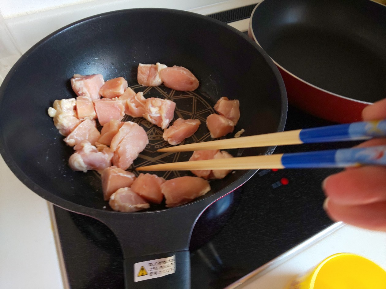 永岡家　日曜のお昼ご飯　鳥料理中